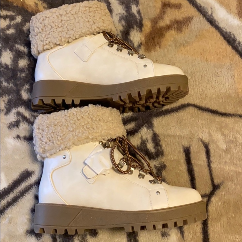 JustFab White boots size 8